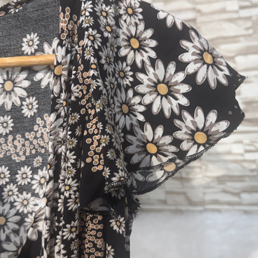 REPOSHED Black Daisy-Print V-Neck Maxi Dress - Picture 12 of 12